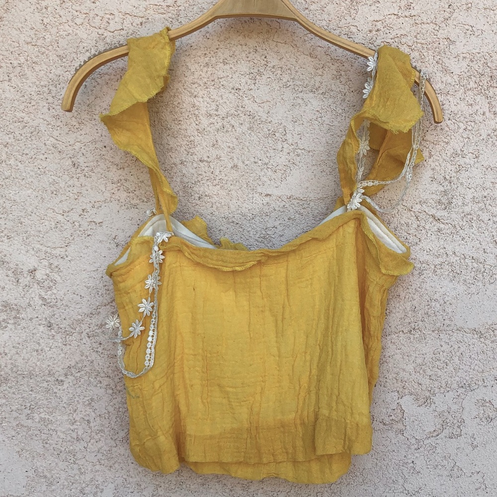 Jen’s Pirate Booty Daisy Crop Top